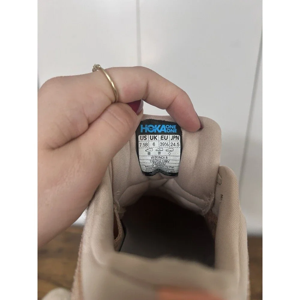 Hoka One One HOKA Bondi 8 Cream Vanilla Colorway running Track Outdoor Sz 7.5B